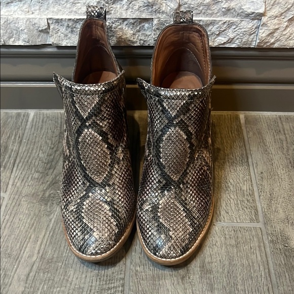 Jeffrey Campbell snakeskin patterned Ankle Boots, size 8 1/2 - Picture 1 of 13